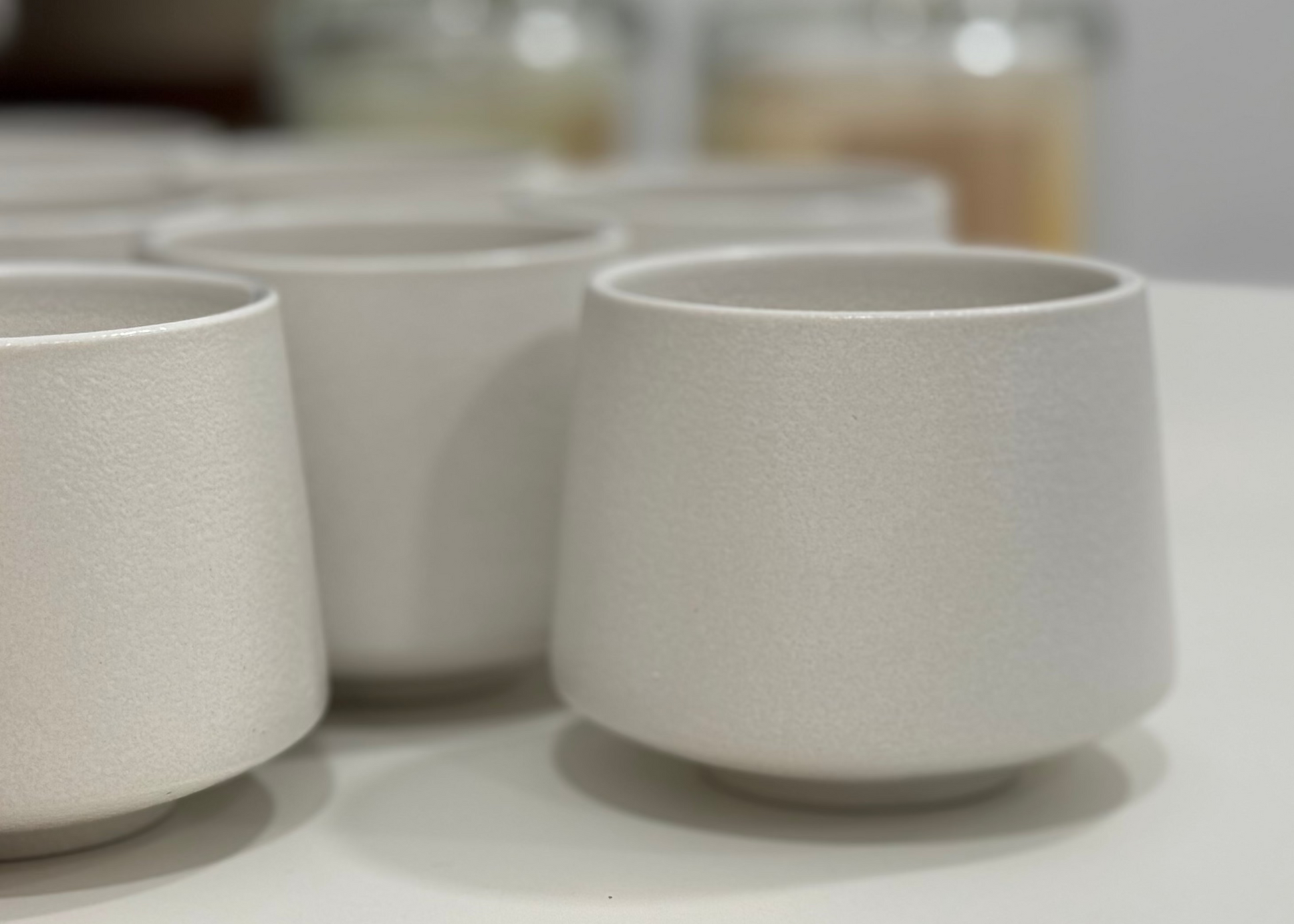 Ergonomic ceramic coffee cup without ears for comfortable grip – Simple Palette Singapore